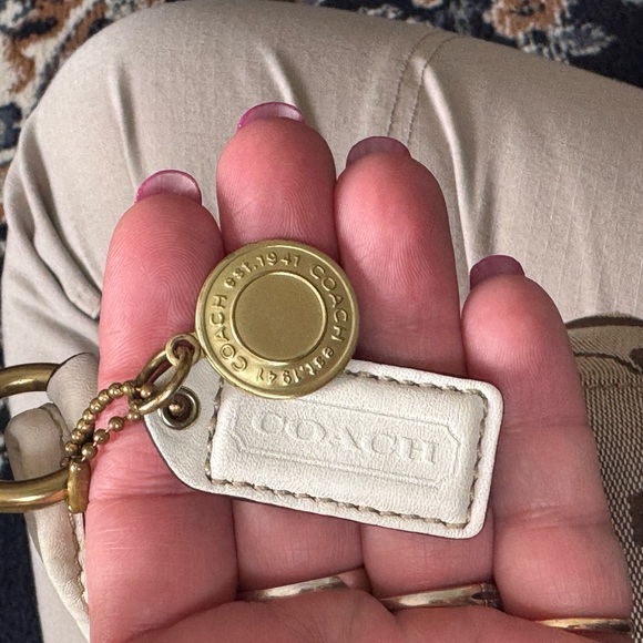 ❤HOST PICK ❤  Signature Coach Handbag - Picture 4 of 12